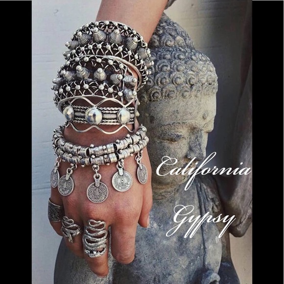 Jewelry - Boho ethnic Gypsy Tibetan silver coin bracelet✨